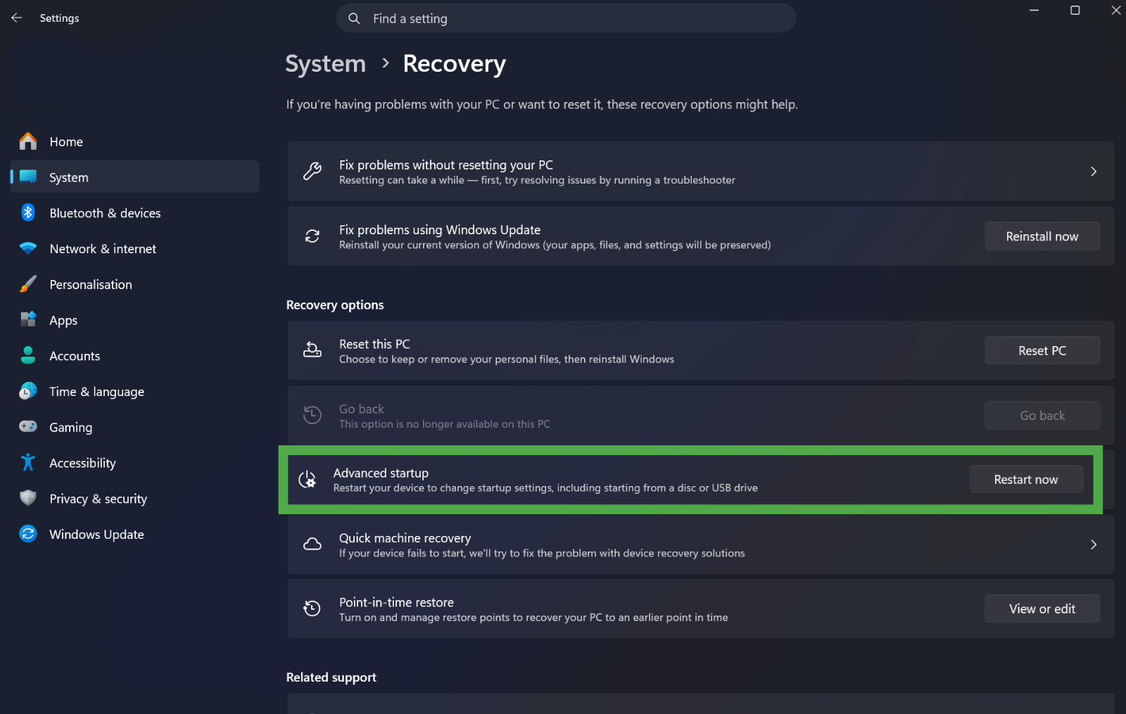 The Windows 11 "Recovery" settings page, with the "Advanced startup" option highlighted in a green box.